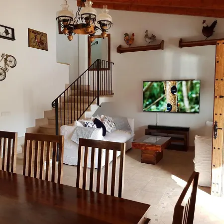 Villa Milagro - 3 Bedroom Style With Pool Near Golf Course/beaches - Air Cond.