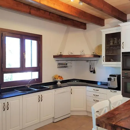 Villa Milagro - 3 Bedroom Style With Pool Near Golf Course/beaches - Air Cond.
