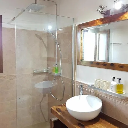 Villa Milagro - 3 Bedroom Style With Pool Near Golf Course/beaches - Air Cond.